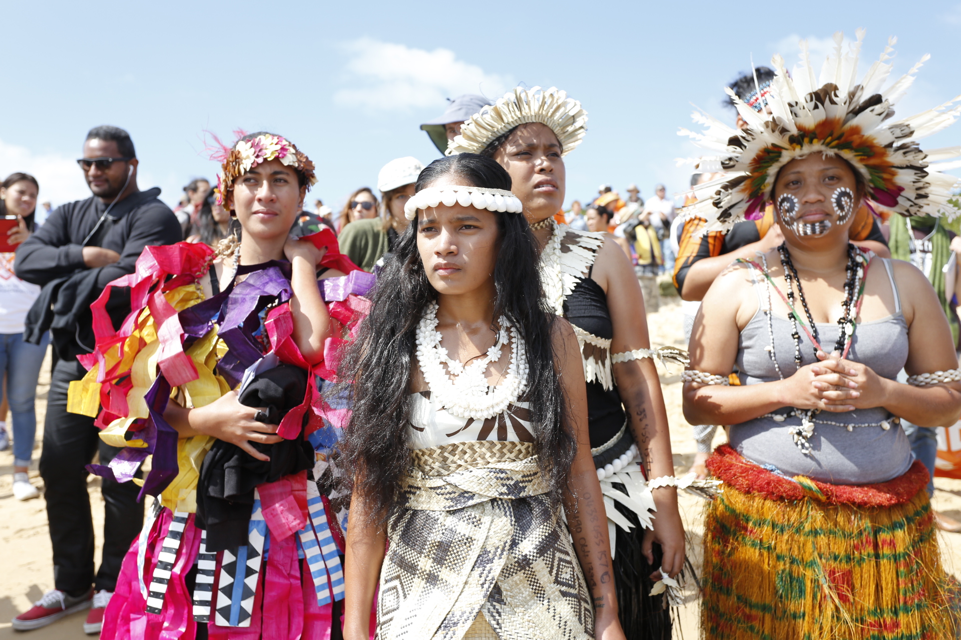 350 Pacific climate warriors blockading port at Newcastle 201421017 ...